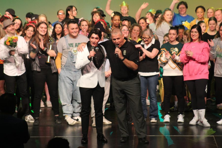 While Roman Shaheen gave the closing remarks along with Brent May, Oakwood celebrated their victory on stage. 