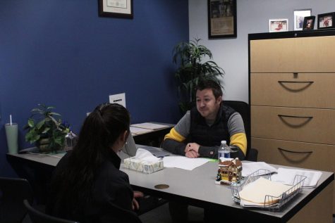 Freshman counselor Tim McKean counsels senior Mia Russo. “I think that is not that I am impacting them, it is that it’s more that they are safe to talk to me about things,” McKean said. Eagle photo by Grace Flock. 

