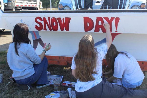 Sophomore art students decorate snowplows
