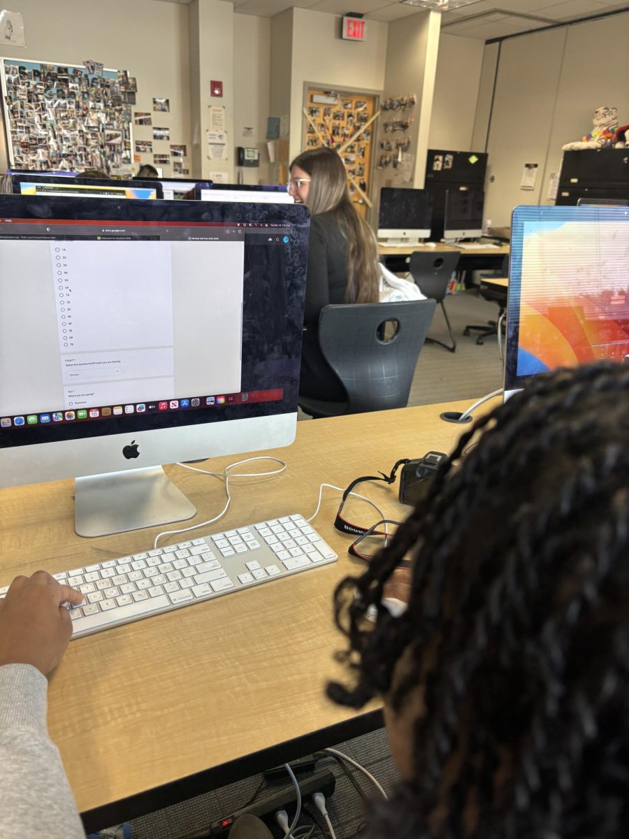 Sophomore Eden Twitty fills out an online bathroom pass. 