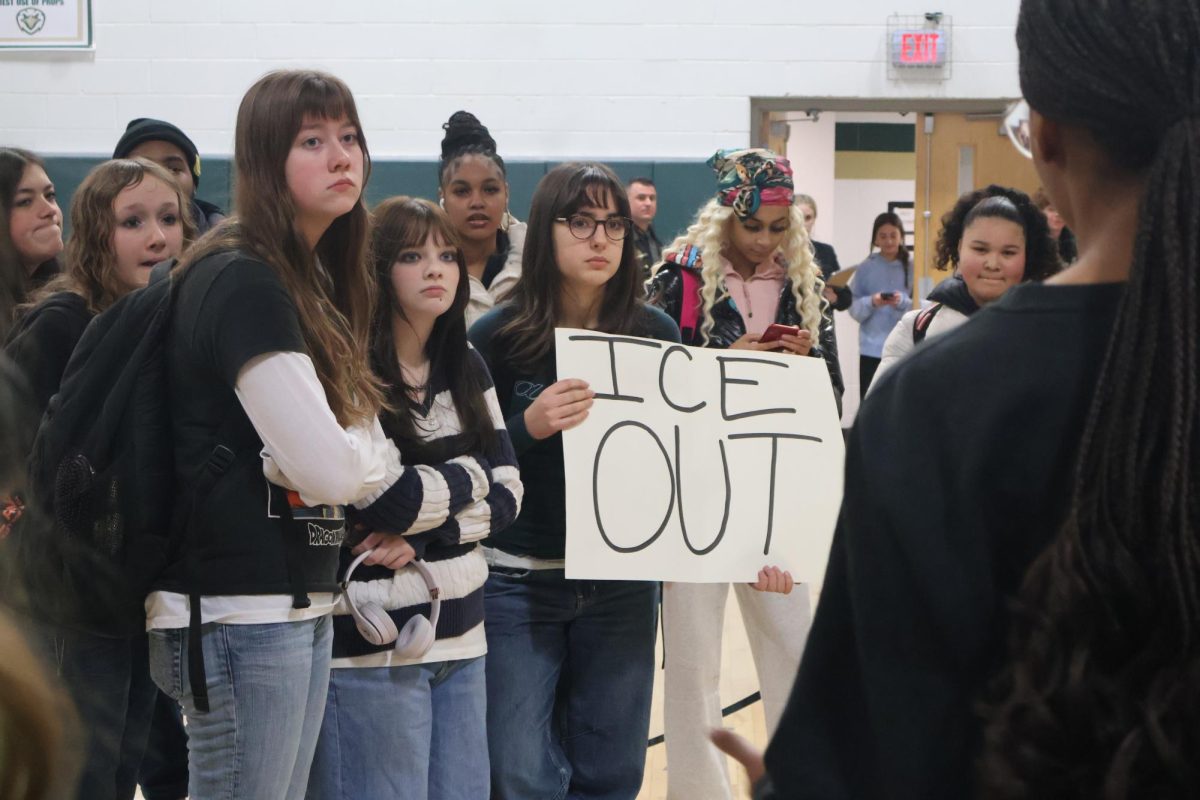 GlenOak students listen to student speakers at ICE demonstration. “Our community is dense with rich culture and traditions and that shouldn’t have to be hidden because of hateful rhetoric and policies,” Senior Johari Abdul-Zahir said. 